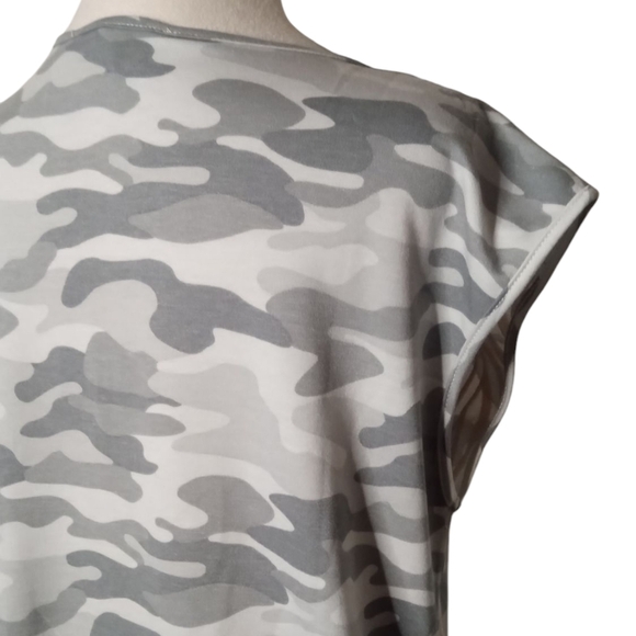 Savanna Jane Allison Embroidered Camo Tshirt Top Gray Taupe Size Small - Picture 7 of 9